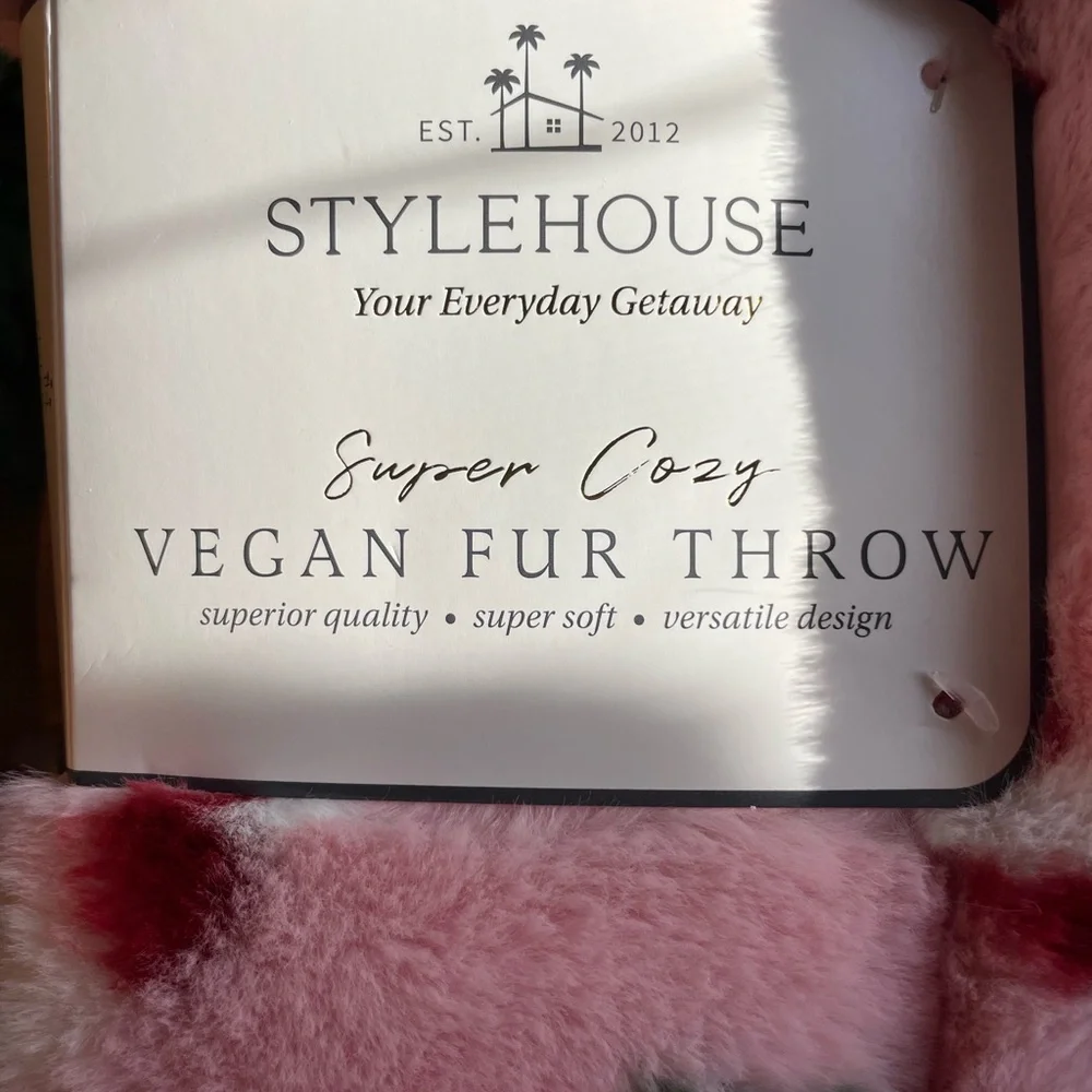 Fluffy Pink and Red Candy Cane Luxurious Super Soft 🎄Throw Blanket